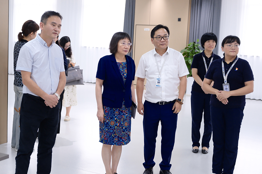 全國總工會(huì )女工部部長(cháng)劉紅梅一行蒞臨我司參觀(guān)調研(圖2)