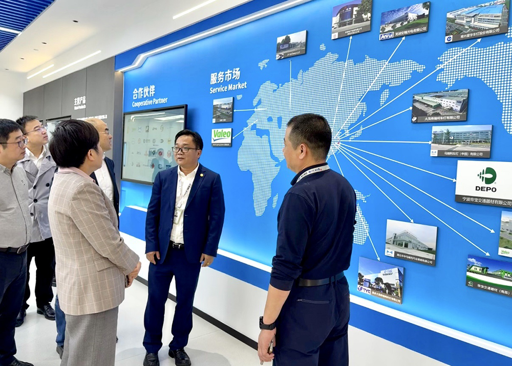 寧波市委統戰部副部長(cháng)、市工商聯(lián)黨組書(shū)記王建云一行蒞臨我司走訪(fǎng)調研(圖3)