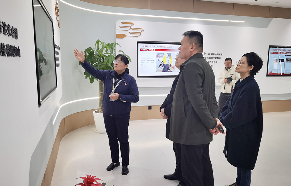 探產(chǎn)改精髓，謀發(fā)展新篇｜海寧市總工會(huì )考察團來(lái)精華股份參觀(guān)交流(圖3)
