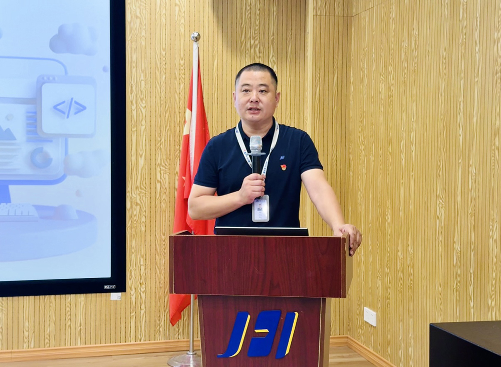 筑夢(mèng)成長(cháng) 相伴一夏 | 精華股份2025年暑期候鳥(niǎo)托管班圓滿(mǎn)結業(yè)(圖12)